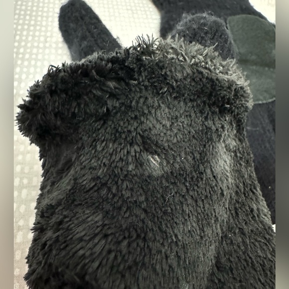 Isotoner Winter Gloves with Palm Grips - Picture 3 of 5